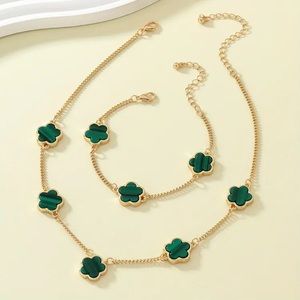 Lucky green clover jewelry set necklace and bracelet golden tone St Patrick’s!